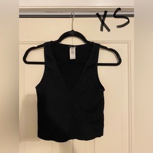 V-neck Tank - black